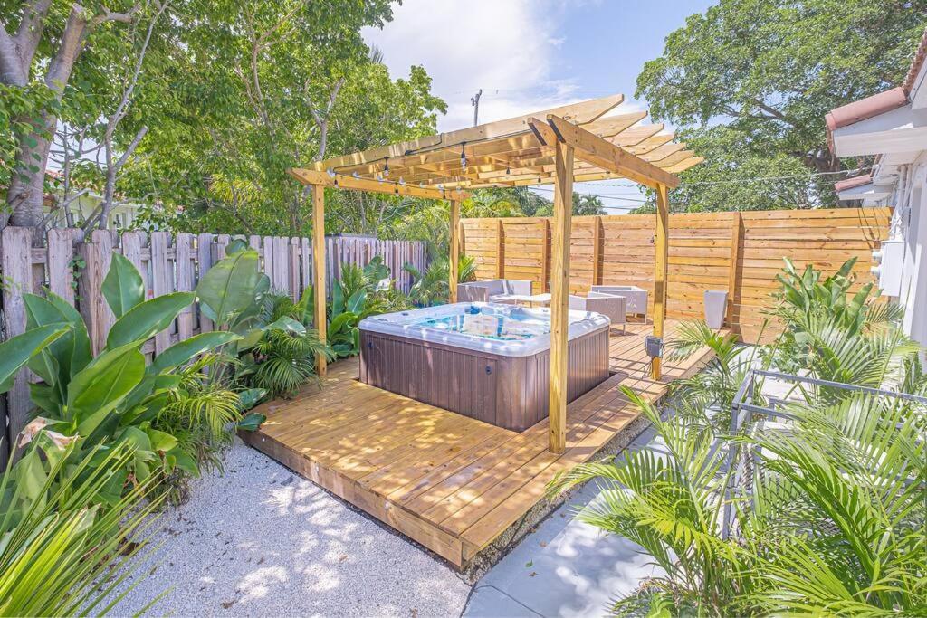 فيلا House With A Hot Tub ! Only 10 Mins To The Beach Biscayne Park المظهر الخارجي الصورة